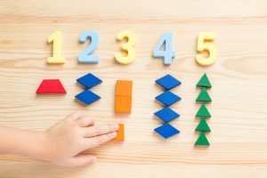 The,Child,Is,Studying,The,Numbers,And,The,Account.,Arranges